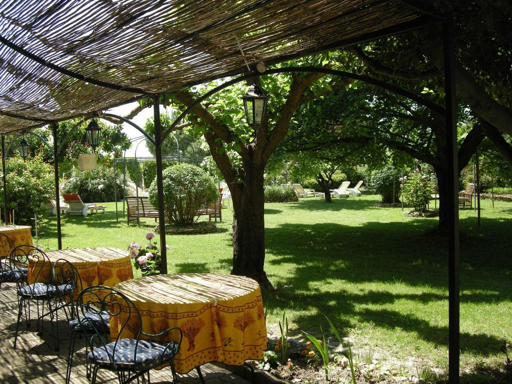 Bastide Des Princes B&B Caderousse Dış mekan fotoğraf